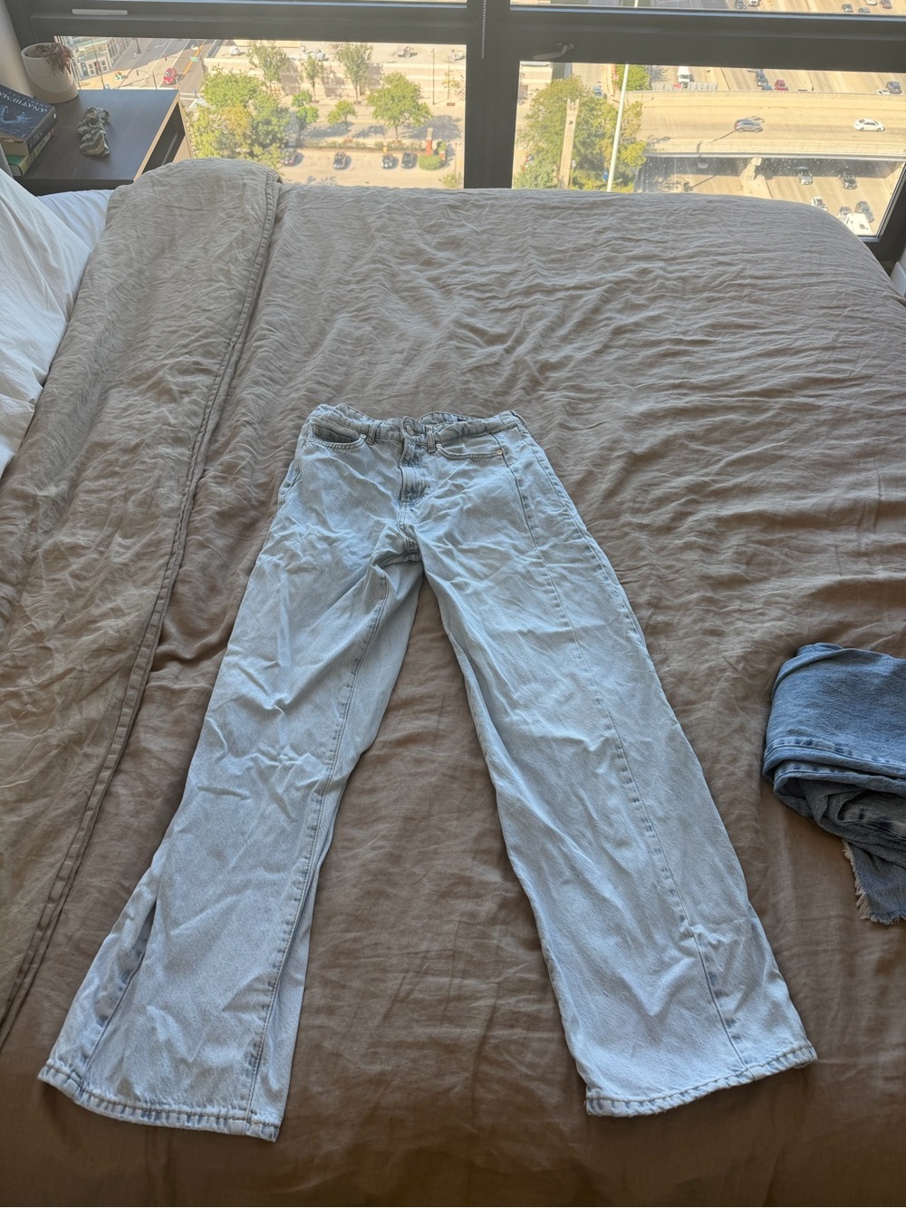 Zara barrel Women’s Light Wash Blue Jeans